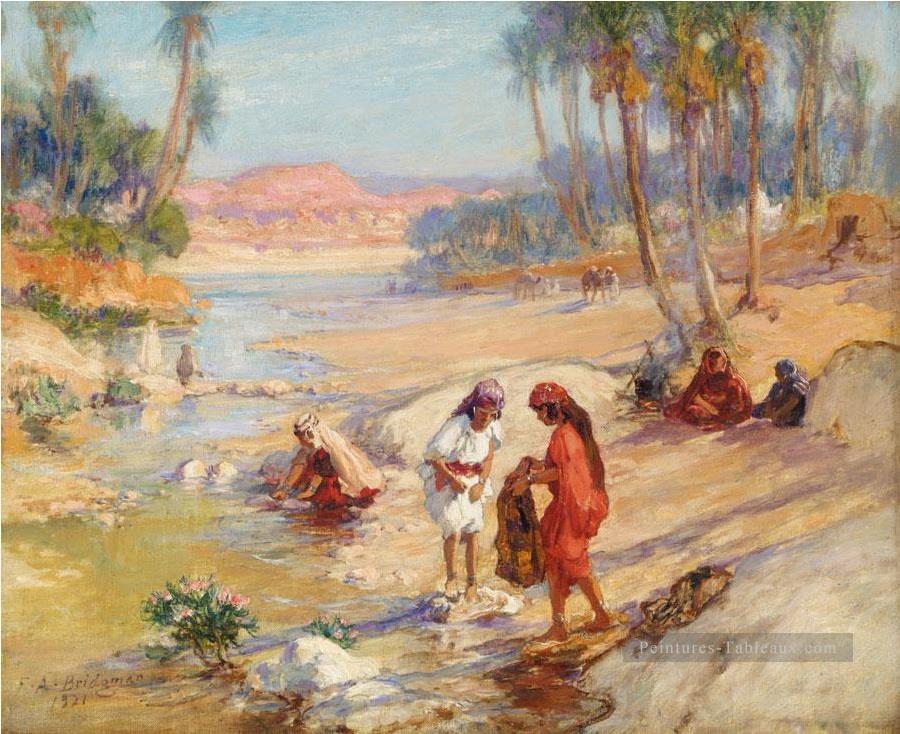 LES FEMMES LAVANT DES VÊTEMENTS DANS UN FLUX Frederick Arthur Bridgman Arabe Peintures à l'huile